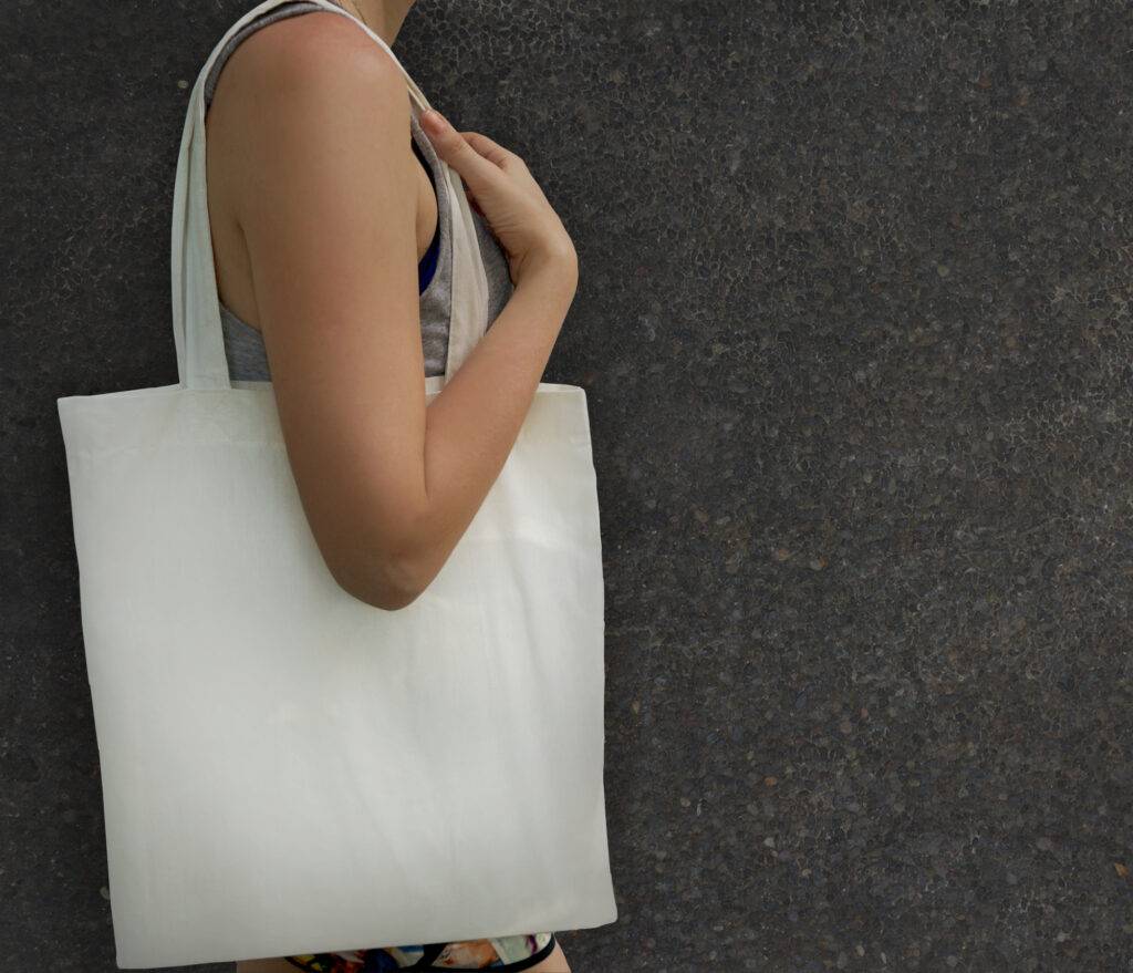 Dreenejä voi kantaa vaikka kangaskassissa.