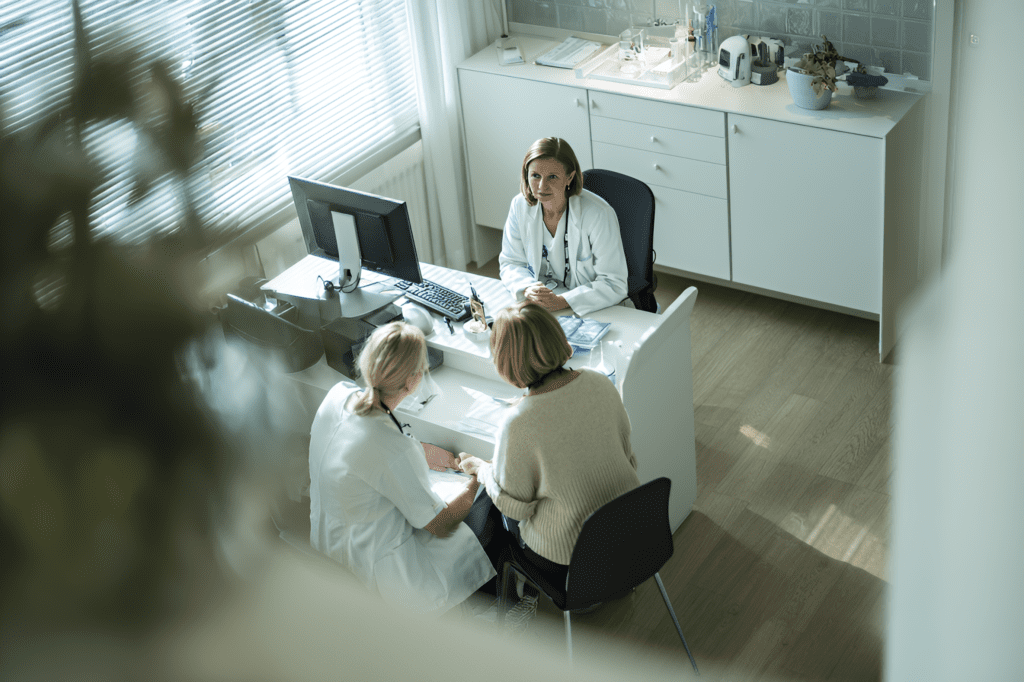 Tulehduksellisen rintasyövän toteaminen ja tutkimukset. Lääkärin tapaaminen.