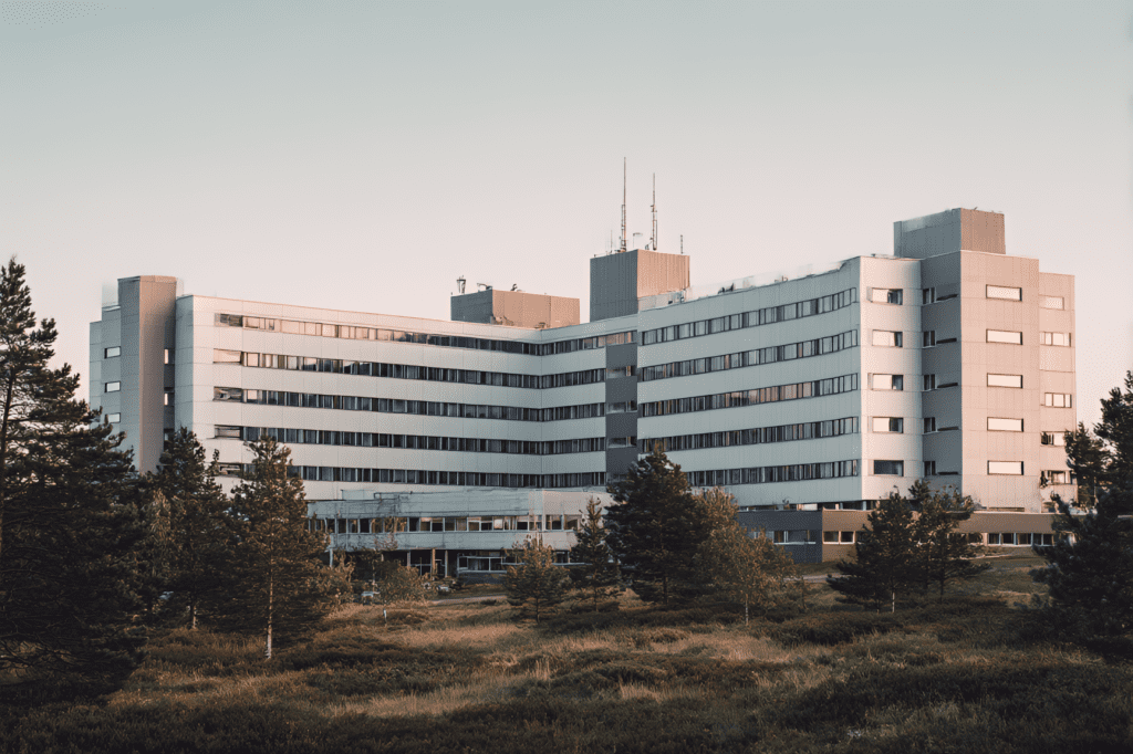 Hyvinvointialue vastaa asiakasmaksujen maksukatosta ja sen kertymistä potilaan on seurattava itse.