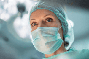 Päiväkirurgiseen leikkaukseen valmistautuminen.